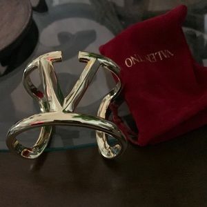 Valentino bracelet for your wrist